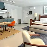 Modern Studio Retreat Stylish & Spacious #Mr