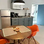 Modern Studio Retreat Stylish & Spacious #Mr