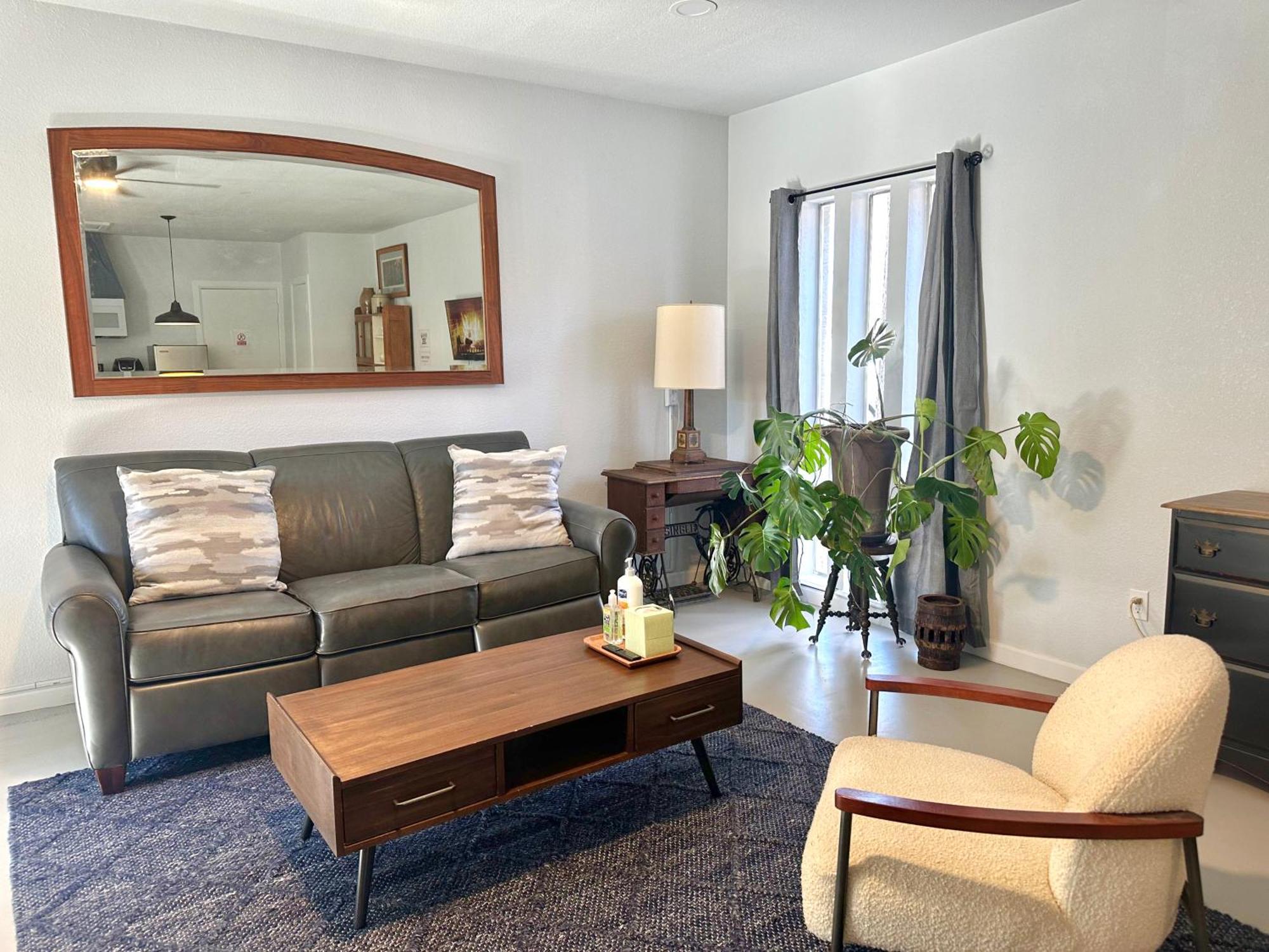 Modern Retreat Stylish & Spacious #mr Holiday home *